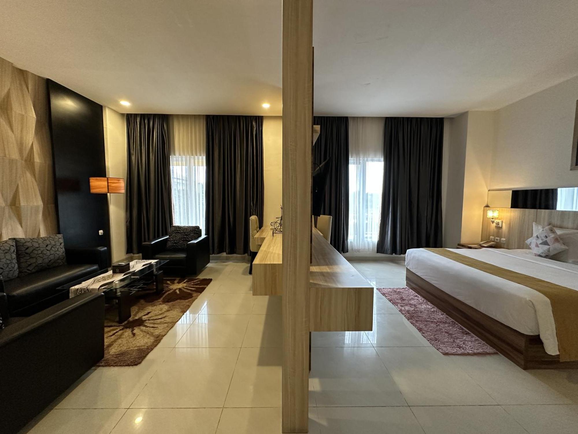 Vega Prime Hotel & Convention Sorong Oda fotoğraf