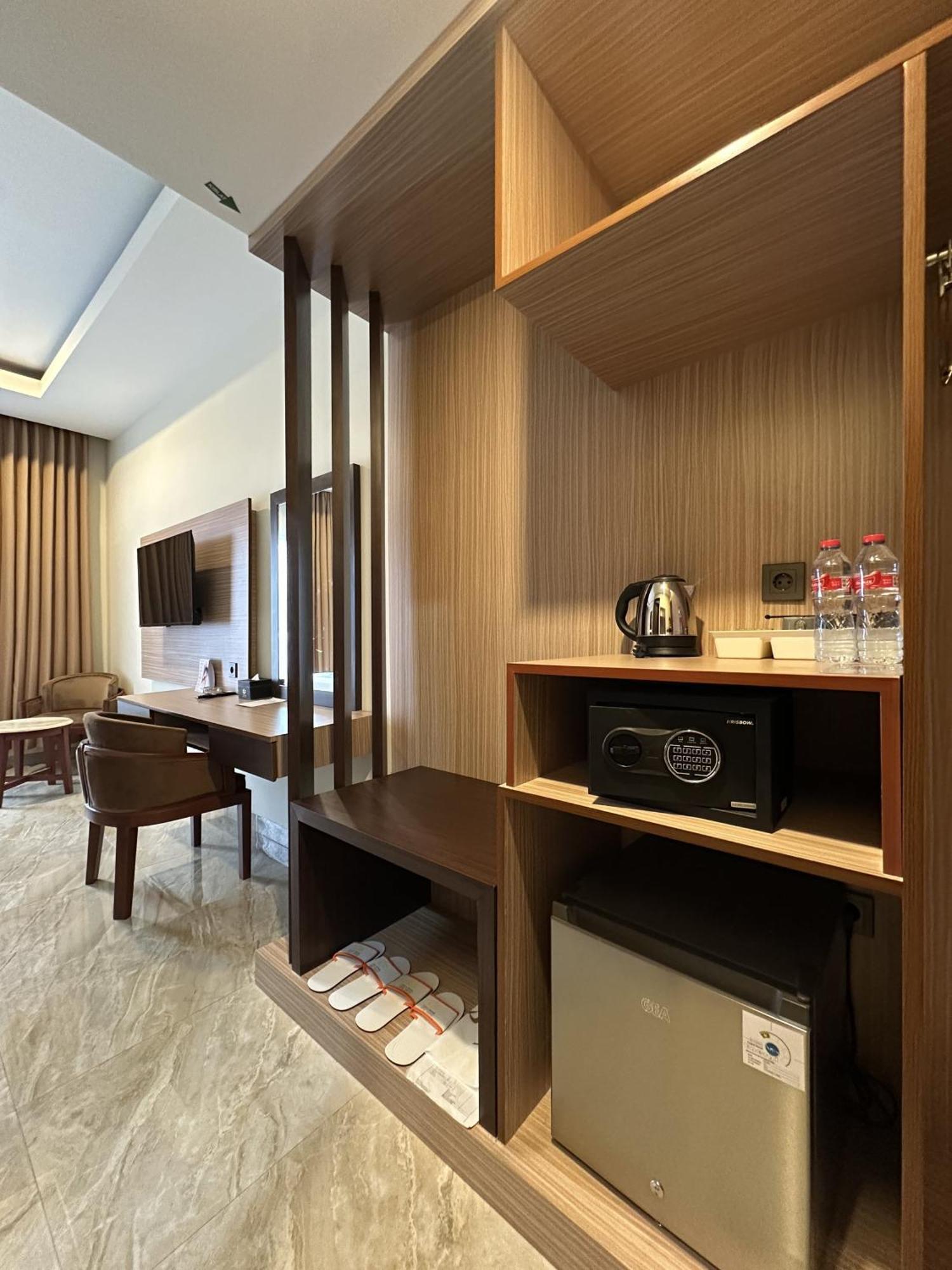 Vega Prime Hotel & Convention Sorong Oda fotoğraf